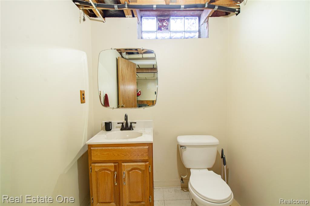 4300 Connie Drive, Sterling Heights, MI 48310 — Photo 22