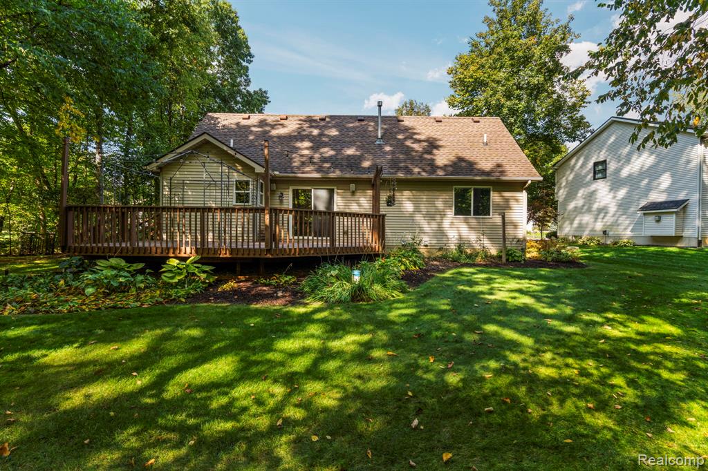 9438 Appleview Court, Brighton, MI 48116 — Photo 2