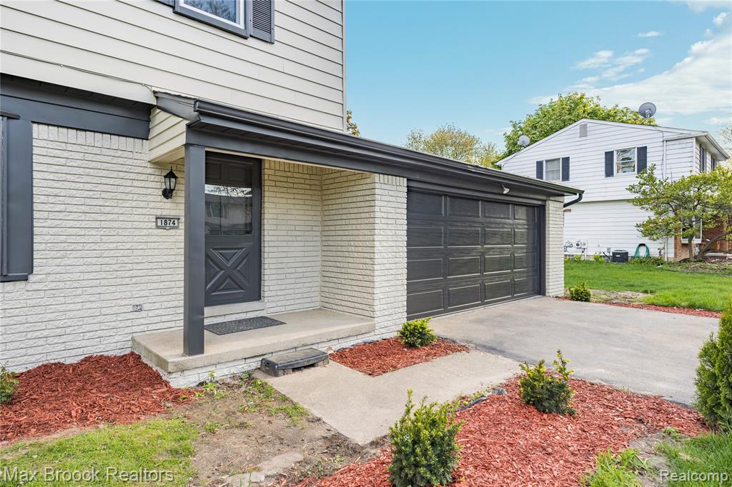 1874 Hopkins Drive, Wixom, MI 48393 — Photo 4