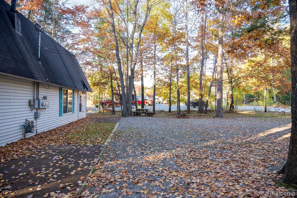 9887 W HIGGINS LAKE Drive, Roscommon, MI 48653 — Photo 15