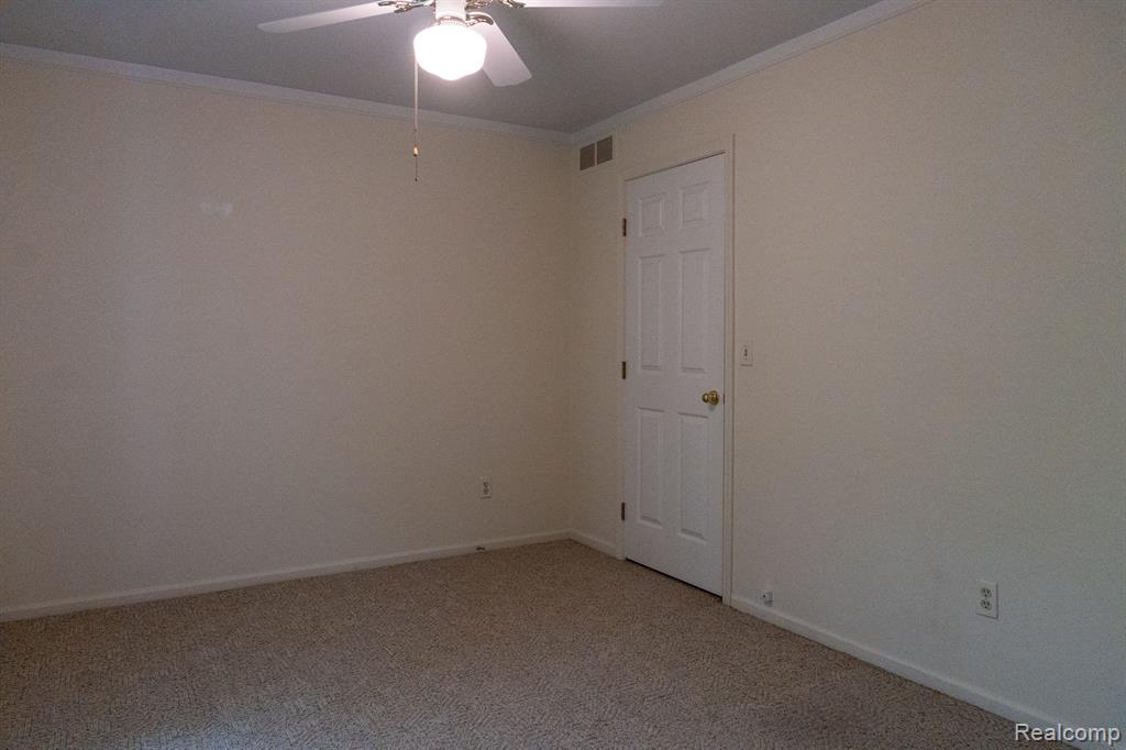 6851 TANGLE WOOD, Waterford, MI 48327 — Photo 23