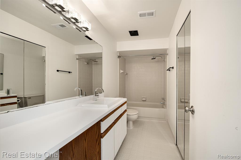 6624 Fireside Court, West Bloomfield, MI — Photo 12
