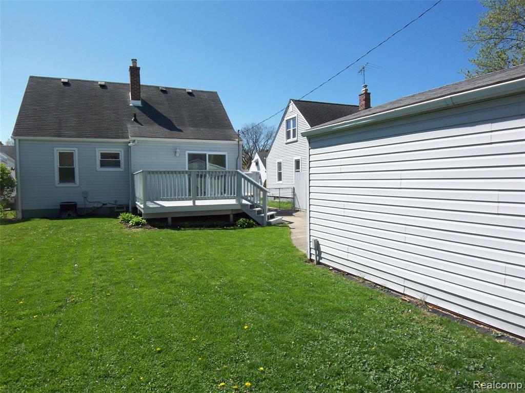 8269 Sterling, Center Line, MI 48015 — Photo 43