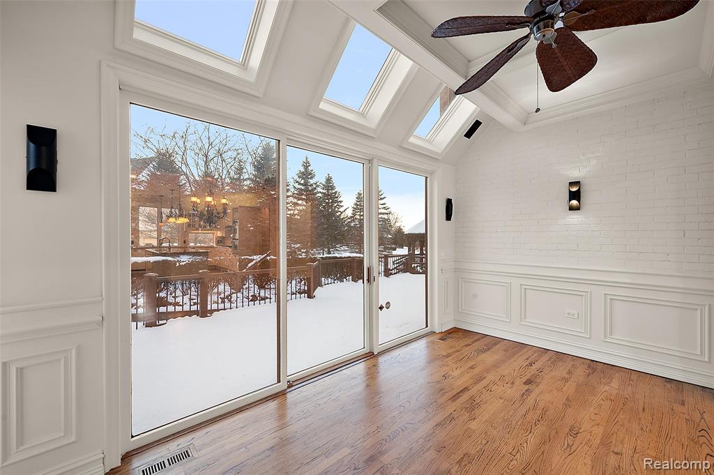 5744 Lochmoor Court, Rochester, MI 48306 — Photo 21