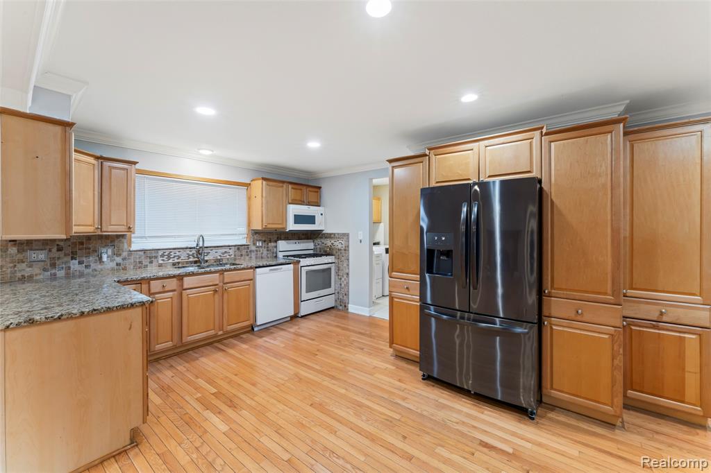4822 Peachtree Drive, Sterling Heights, MI 48310 — Photo 27