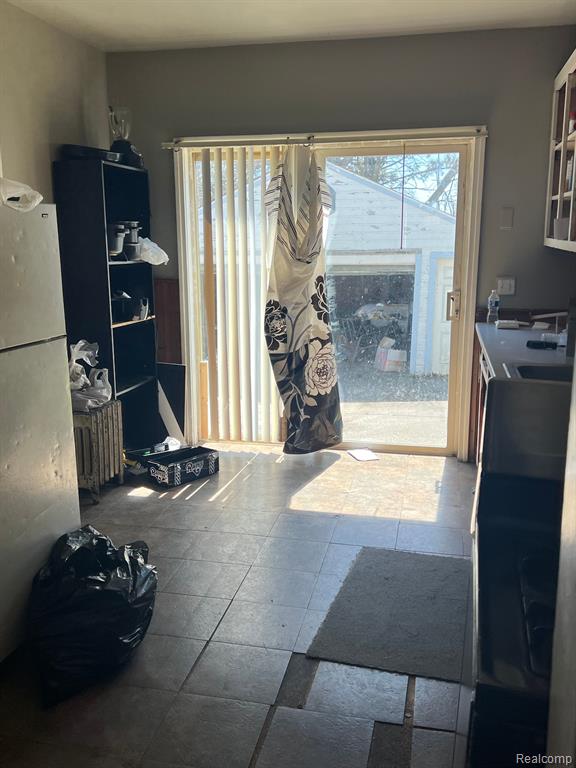 905 VICTORIA Avenue, Flint, MI 48507 — Photo 4