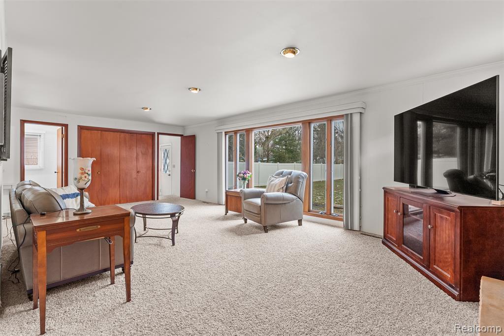 428 Sunnyside Drive, Flushing, MI 48433 — Photo 18