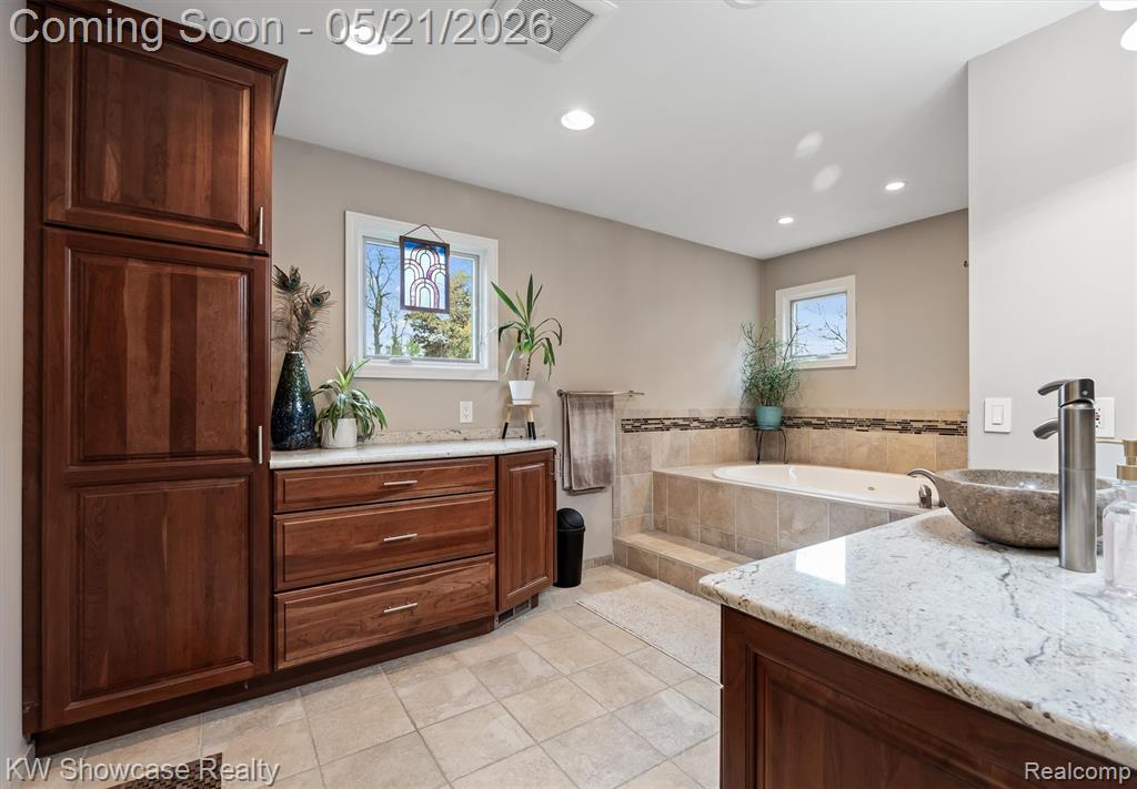 9650 Montgold Avenue, White Lake, MI — Photo 27
