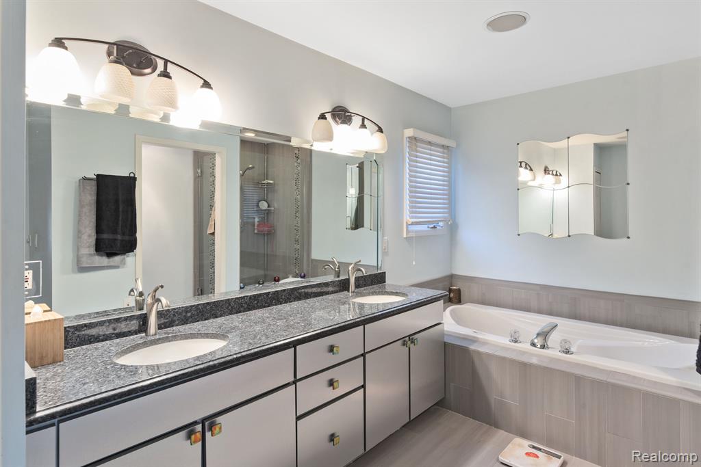 4764 WOODBINE Circle, West Bloomfield, MI 48323 — Photo 14