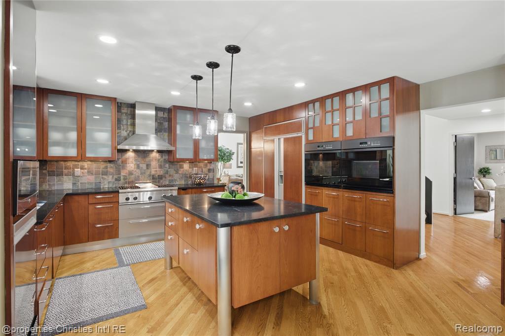 4713 Mada Court, West Bloomfield, MI — Photo 16