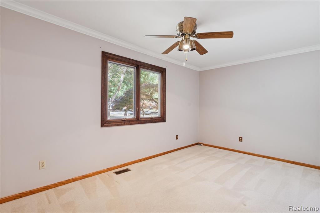 1560 Odette, Hartland, MI 48353 — Photo 19