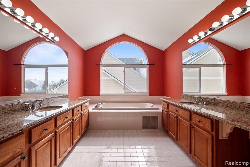 7850 TIMBERLANE Trail, West Bloomfield, MI 48323 — Photo 17