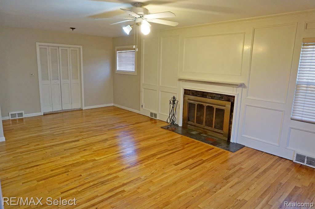 570 SHOREVIEW Drive, Waterford, MI 48328 — Photo 8