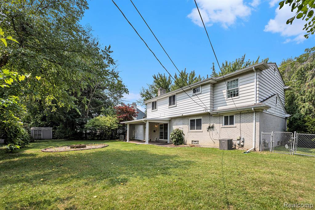 20740 Marter Road, Grosse Pointe Woods, MI 48236 — Photo 23