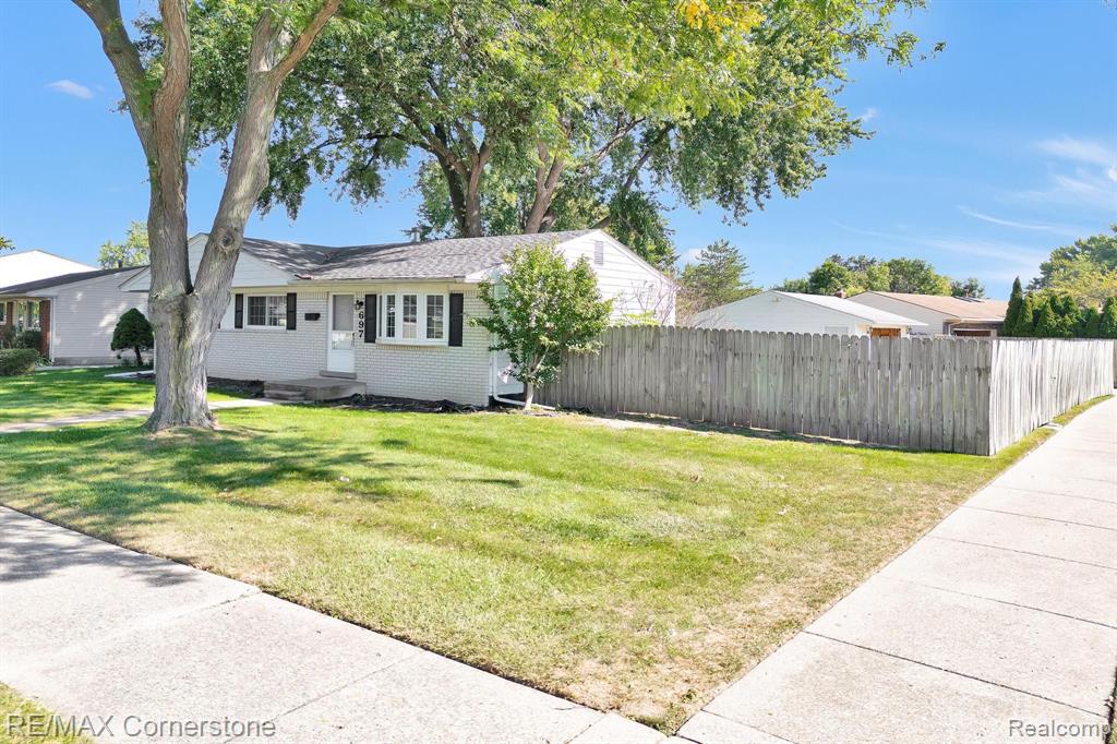 697 WORCHESTER Street, Westland, MI 48186 — Photo 2