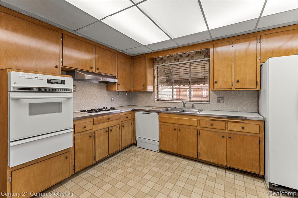 7502 Coolidge, Center Line, MI 48015 — Photo 16