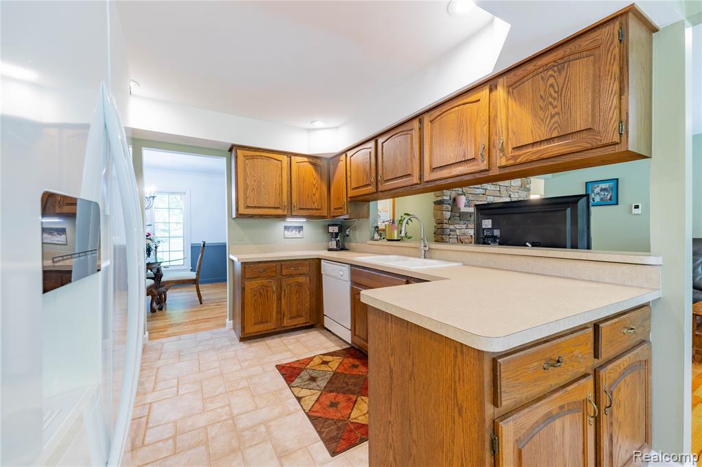 8366 Glengarry Road, Grosse Ile, MI 48138 — Photo 21