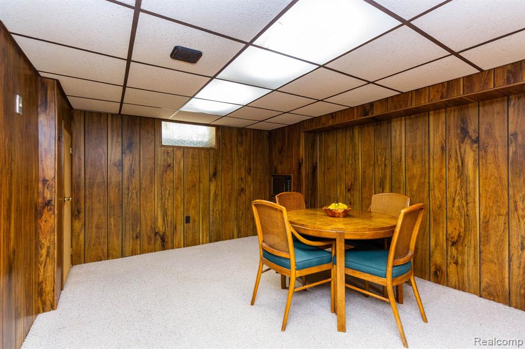 20927 Hawthorne Street, Harper Woods, MI 48225 — Photo 15