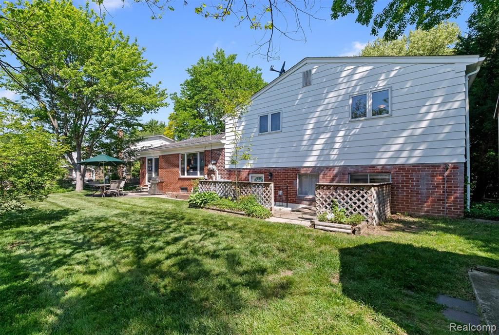 2366 Cumberland Drive, Troy, MI 48085 — Photo 31