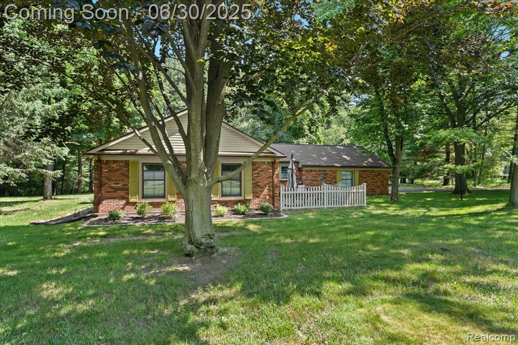 7248 Parkwood Drive, Fenton, MI 48430 — Photo 2