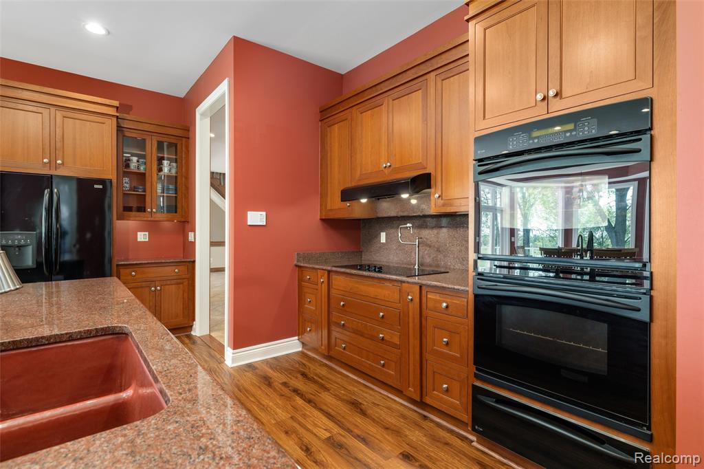 7432 Foxburg Court, Clarkston, MI 48348 — Photo 29