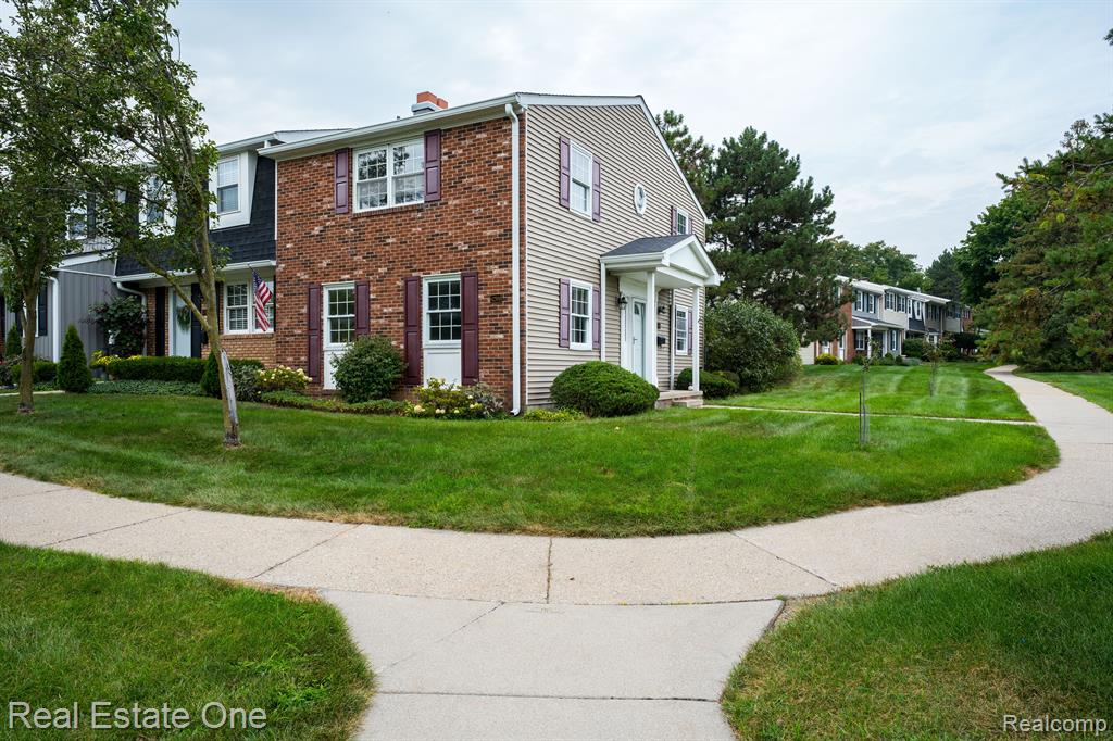 42500 LAKE SUCCESS Drive, Northville, MI 48167 — Photo 2