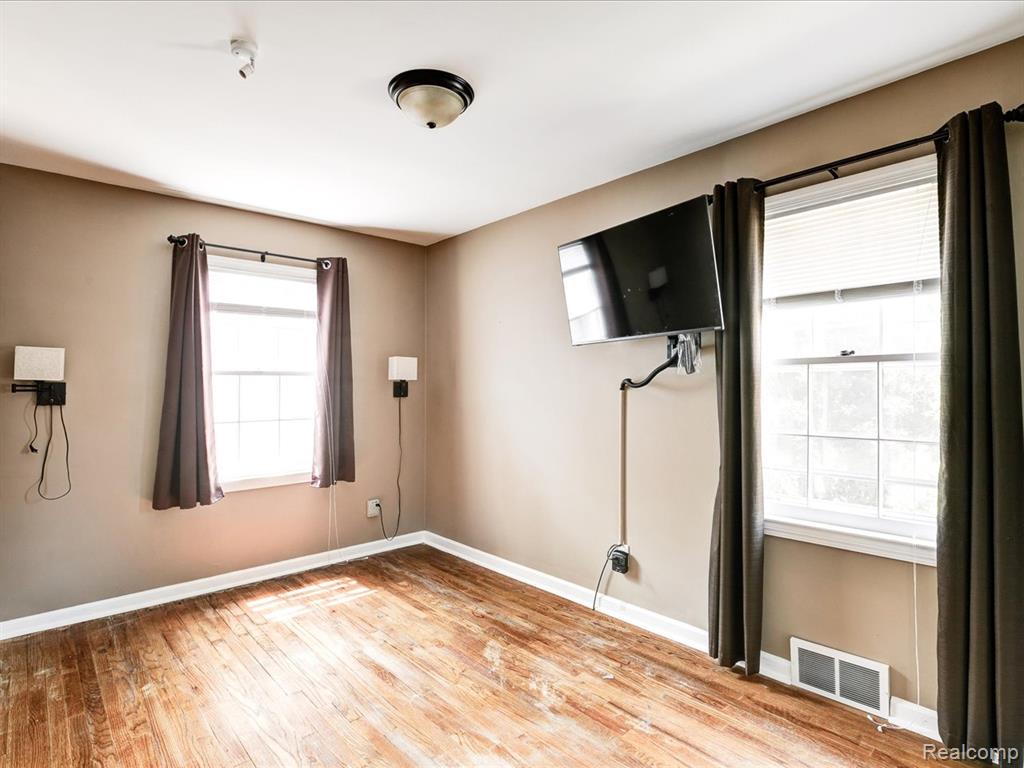 802 Edison Boulevard, Port Huron, MI 48060 — Photo 17
