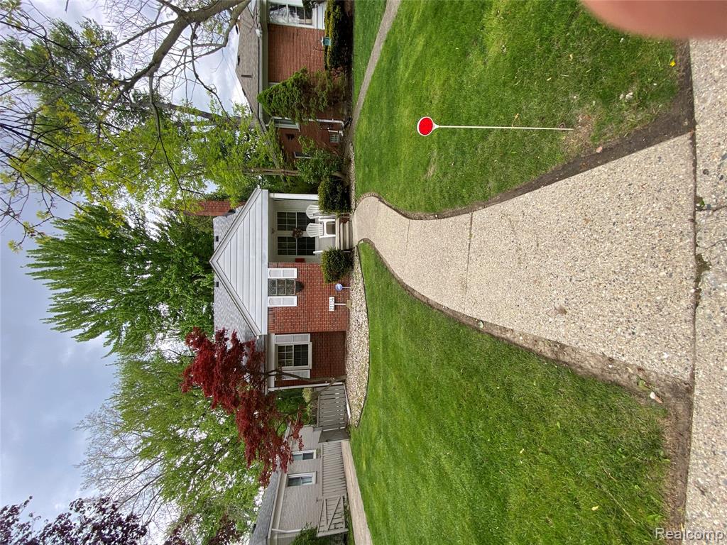 21114 Huntington Avenue, Harper Woods, MI 48225 — Photo 2
