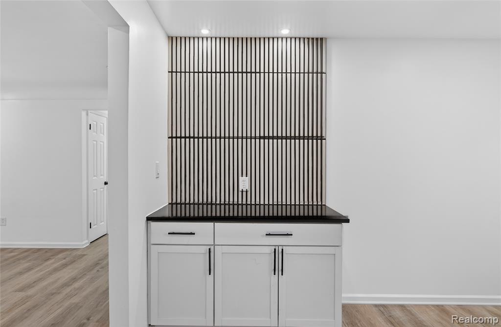 8664 Louise Avenue, Allen Park, MI 48101 — Photo 17