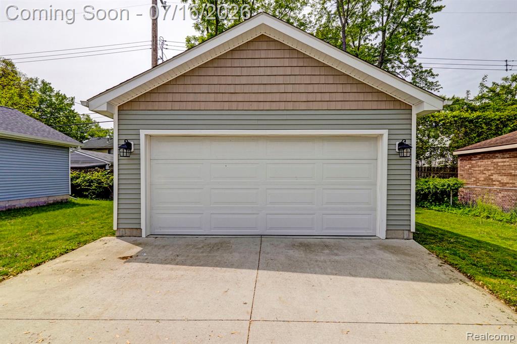 534 E Brickley Avenue, Hazel Park, MI 48030 — Photo 16