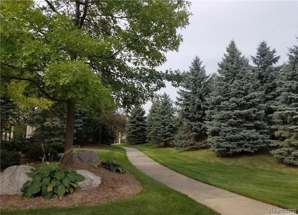 21208 CHESAPEAKE Circle, Walled Lake, MI 48390 — Photo 22