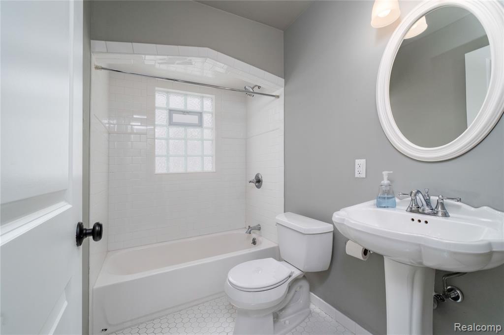 537 BIRD Avenue, Birmingham, MI 48009 — Photo 20