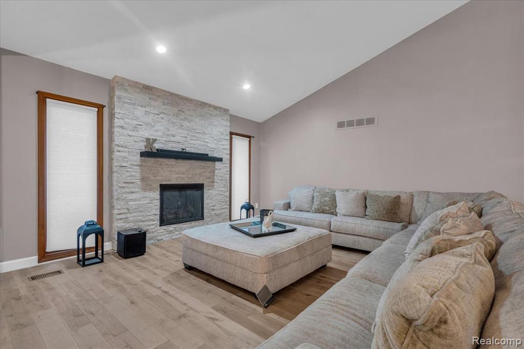 43939 Manitou Drive, Clinton Twp, MI 48038 — Photo 5