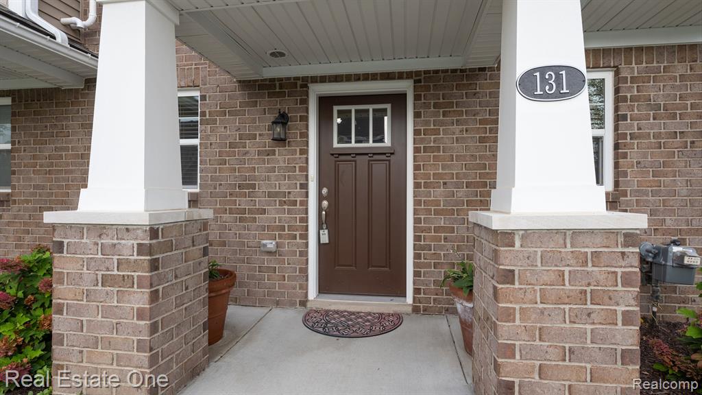 131 MONUMENT Lane, Wixom, MI 48393 — Photo 3