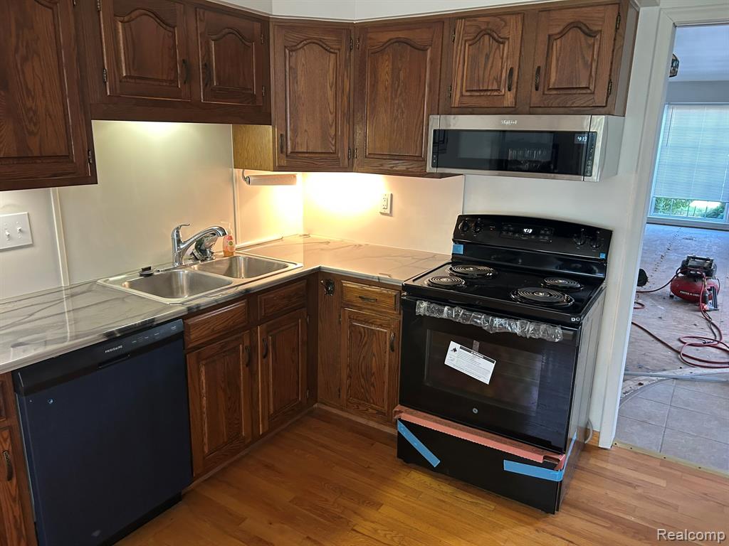 438 Lockmoor Court, 18, Grand Blanc, MI 48439 — Photo 4