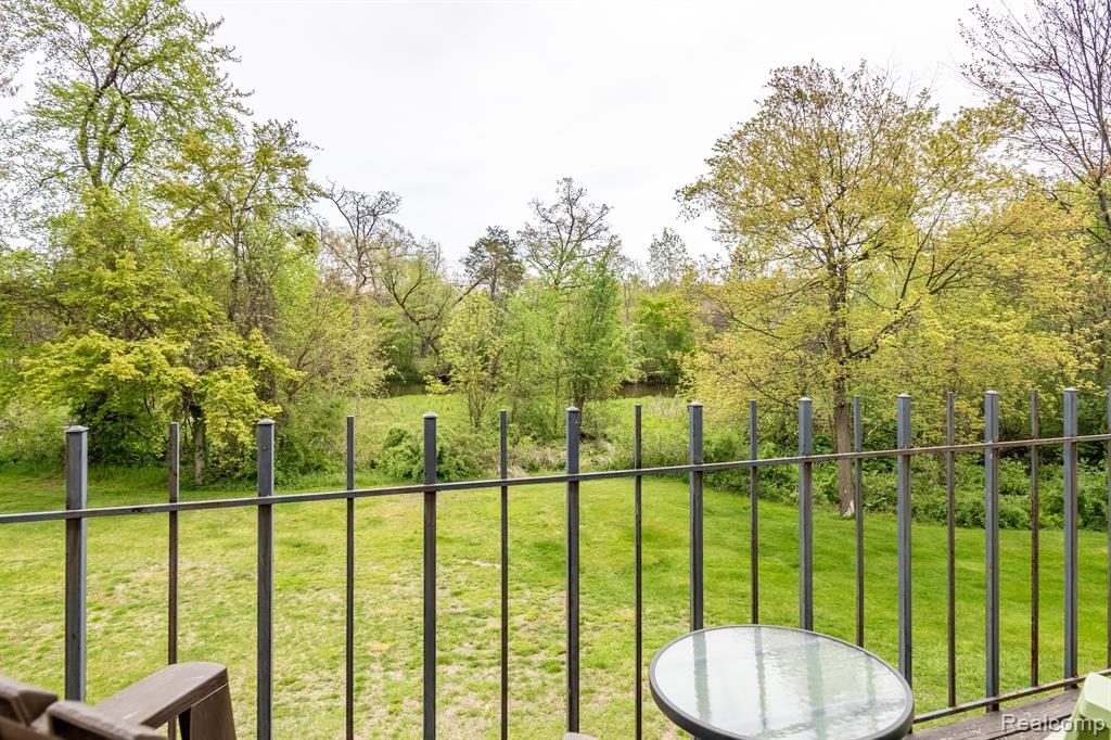 5291 HIGHLAND Road, 204, Waterford, MI 48327 — Photo 19