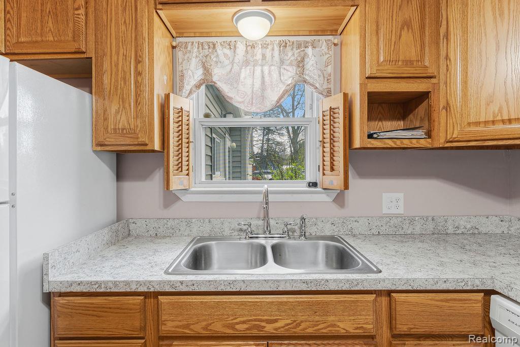 5101 Kendall Drive, Burton, MI 48509 — Photo 15
