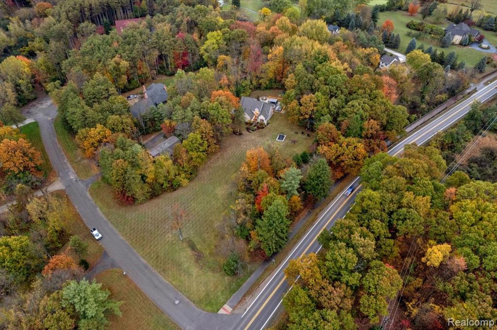 90 Creekwood Drive, Lake Orion, MI 48362 — Photo 23