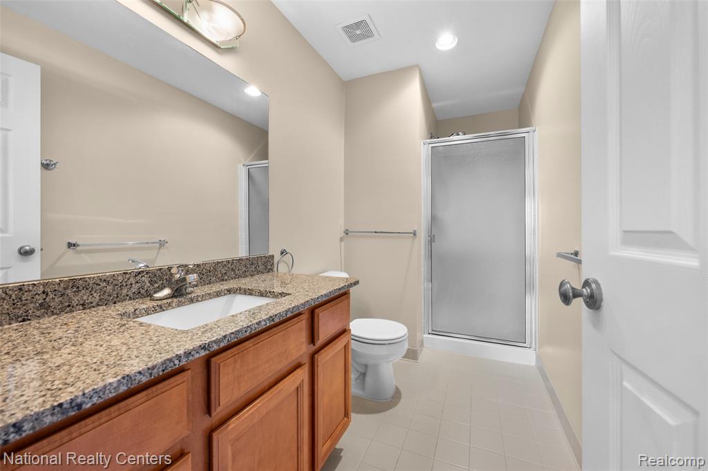 7201 Farmingdale Lane, Walled Lake, MI 48390 — Photo 23