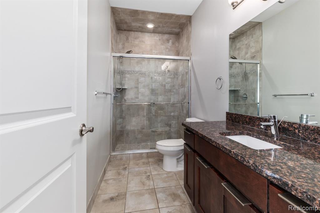 45732 UTICA PARK Boulevard, Utica, MI 48315 — Photo 7