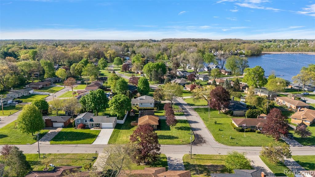 15 Pleasant Lake Drive, Waterford, MI 48327 — Photo 59