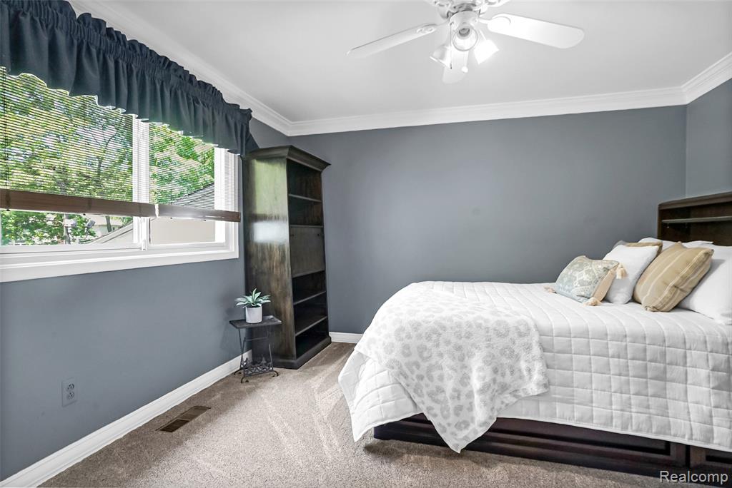 5693 Hunters Gate Drive, Troy, MI 48098 — Photo 32
