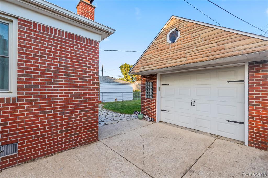9849 BECKER Avenue, Allen Park, MI 48101 — Photo 33