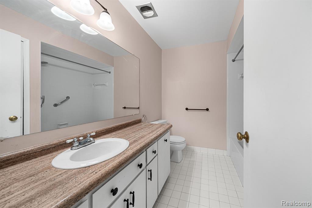 27654 E Echo, 132, Farmington Hills, MI 48334 — Photo 10