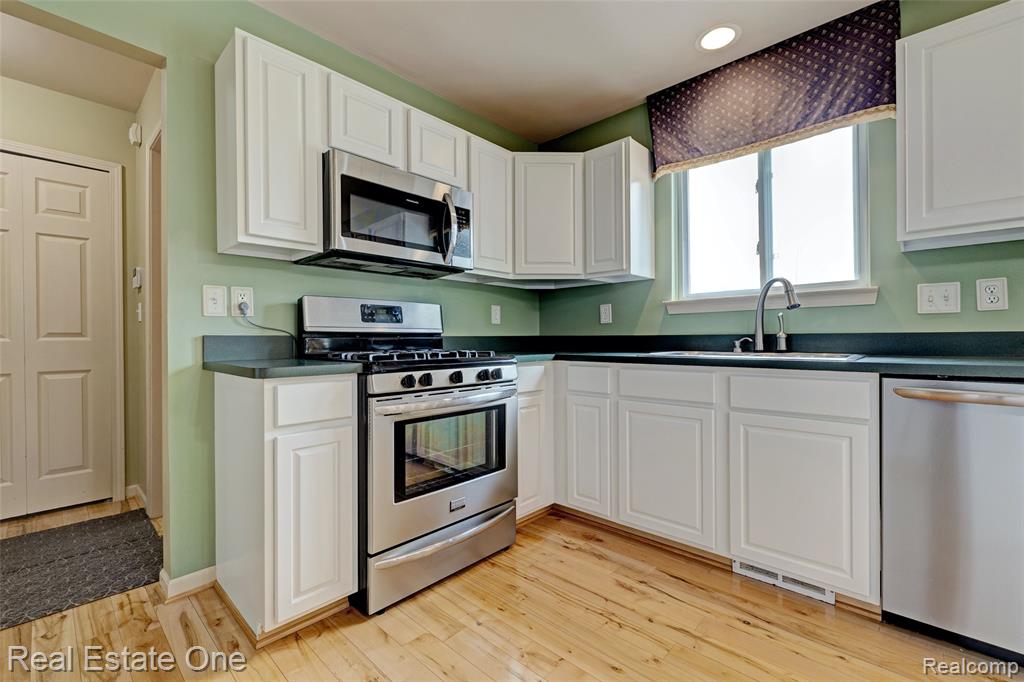 650 Eastlake Trail, Oxford, MI 48371 — Photo 12
