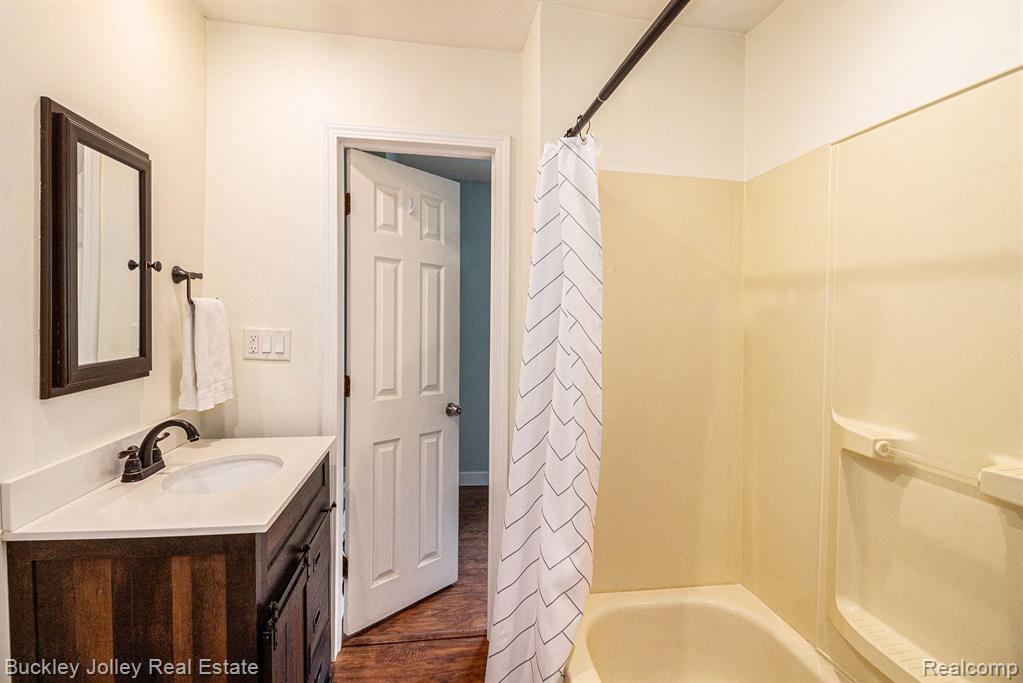 55755 PONTIAC TRAIL Court, New Hudson, MI 48165 — Photo 17