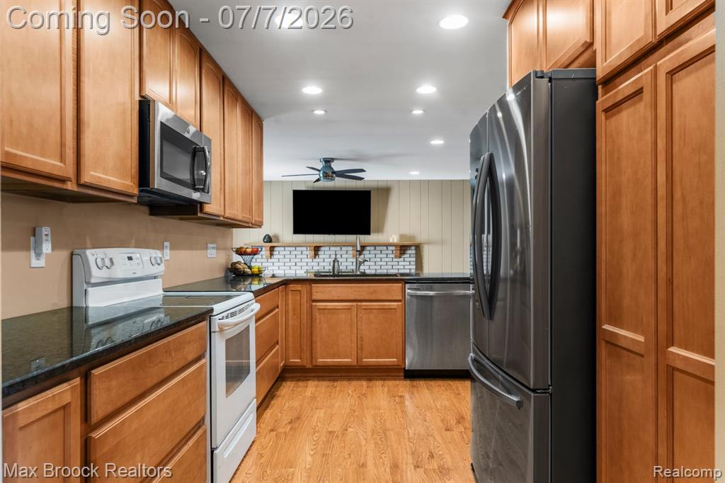 45361 Indian Creek Drive, Canton, MI 48187 — Photo 10