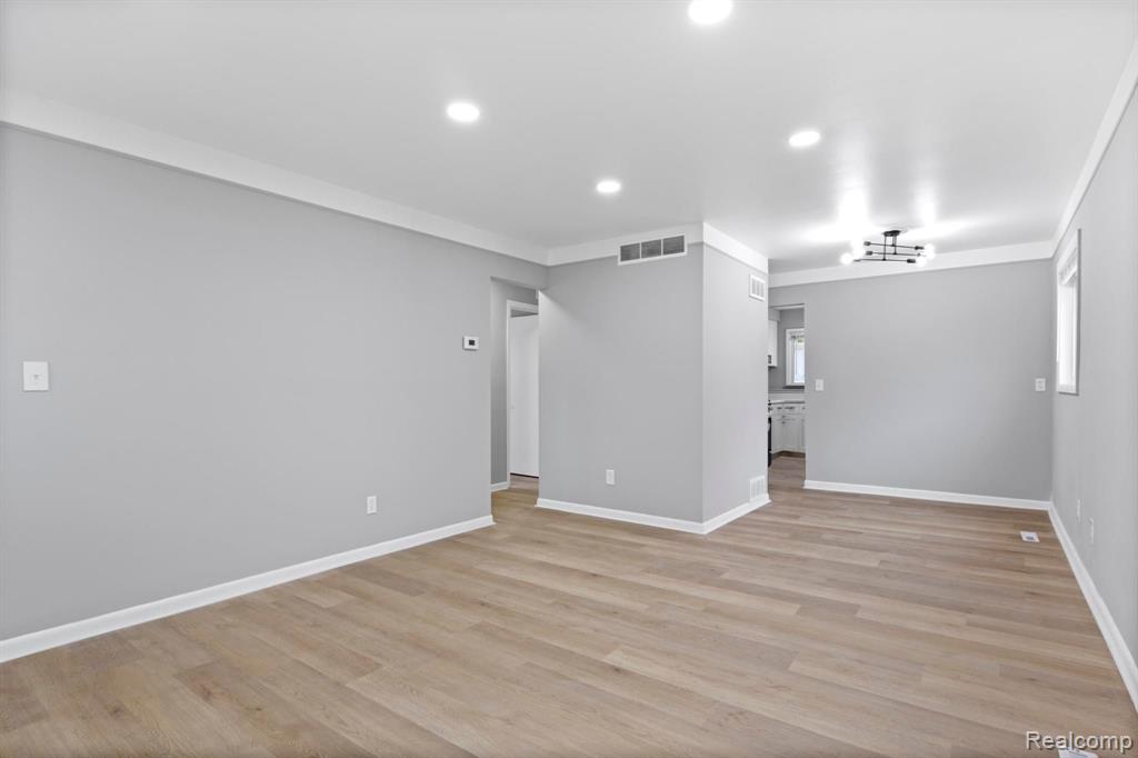 4452 EDGEWOOD Street, Dearborn Heights, MI 48125 — Photo 5
