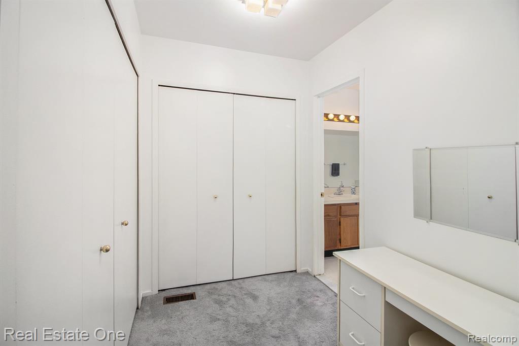 5537 Walnut Circle W, West Bloomfield, MI — Photo 21