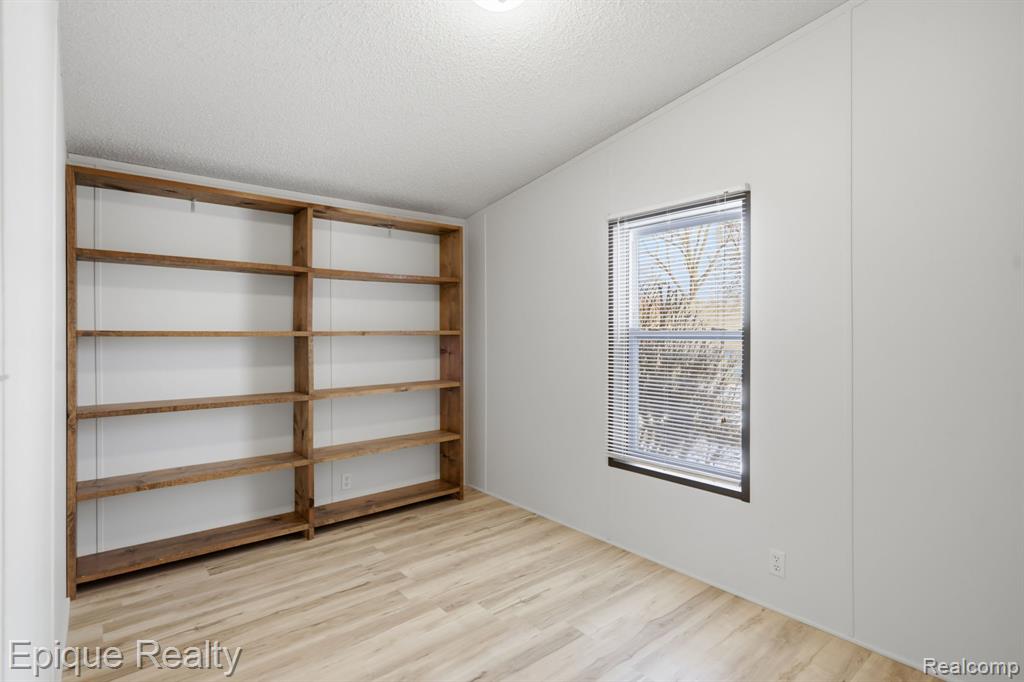 271 Lovell Court, Flushing, MI 48433 — Photo 19